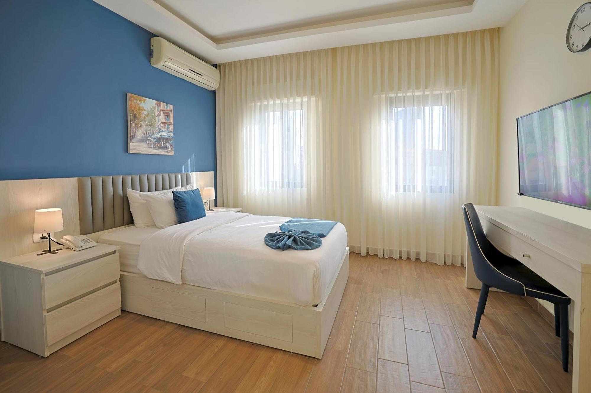 46 Serviced Aparthotel *